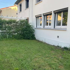  Hébergement de vacances 50 M2 T2 Au Calme, Lumineux, Confortable, Cosy, Climatise, Privatif Avec Parking Gratuit Et Terrasse